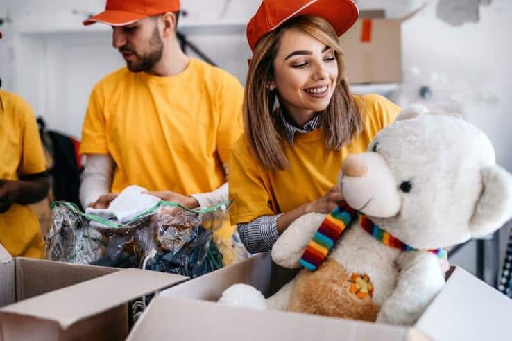 Кто сегодня занимается благотворительностью