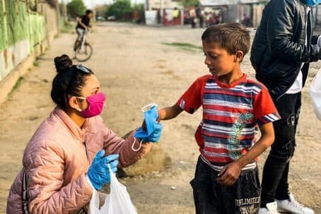 Как благотворители борются с кризисом