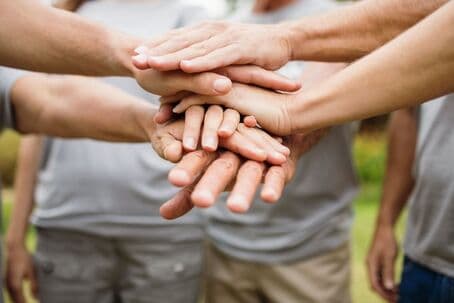  Люди, занимающиеся благотворительностью