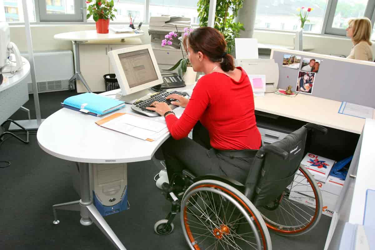 Люди с инвалидностью: кто занимается их трудоустройством в Европе