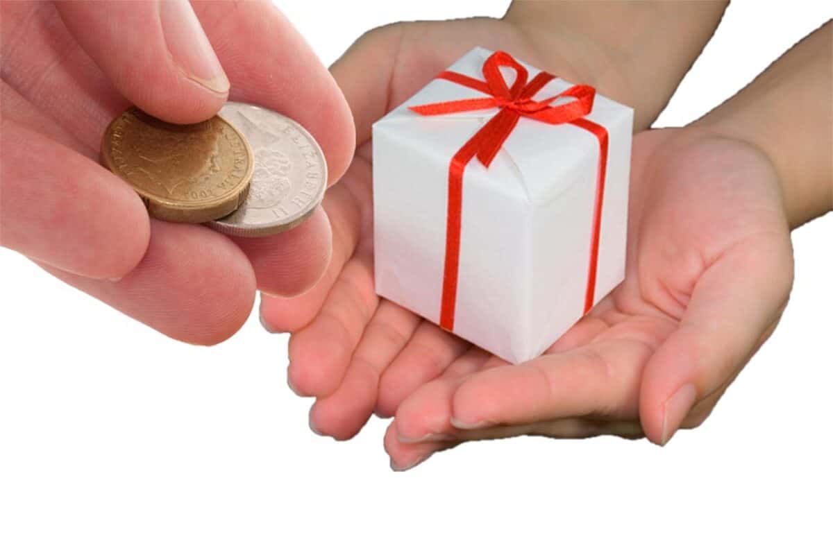 Пожертвование и благотворительность: в чем разница