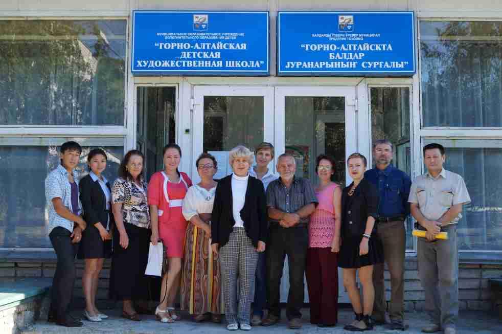 Фонд «Анна Мария» сотрудничает с Горно-Алтайской Детской художественной школой имени В. Н. Костина со дня основания