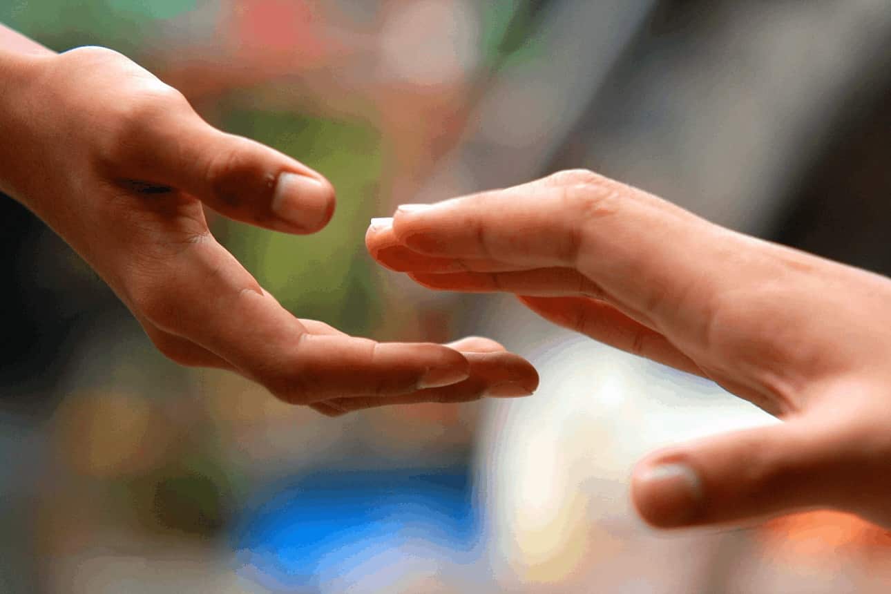 Помощь благотворителей