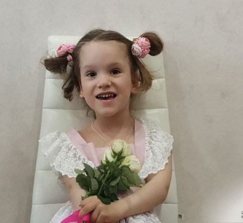 Комарова Николь